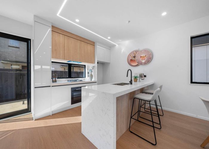  at 4/32 Bradbury Road, Botany Downs, Manukau City, Auckland