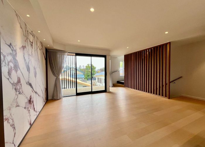  at 2/16 Mapau Road, Greenlane, Auckland