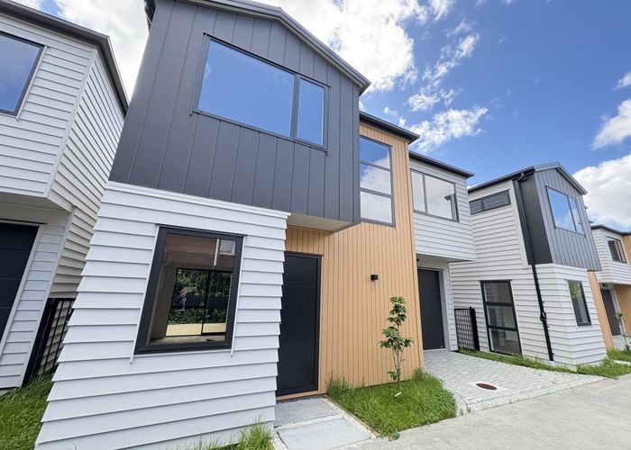  at 8 Alwyn Avenue, Te Atatu South, Auckland