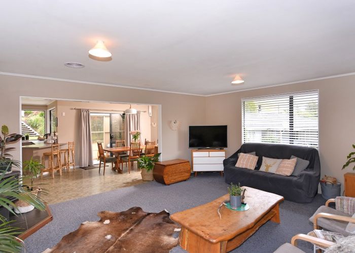  at 23 Hunt Terrace, Wakefield