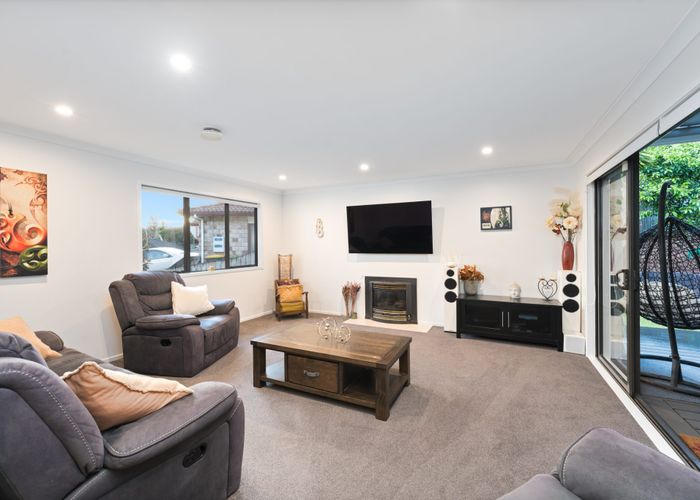  at 10 Finsbury Place, Henderson, Auckland