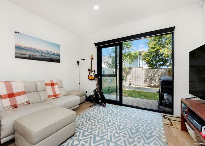  at 4/28 Vodanovich Road, Te Atatu South, Waitakere City, Auckland