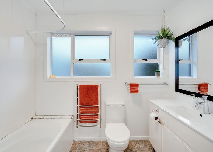  at 2 Margaret Place, Deanwell, Hamilton, Waikato