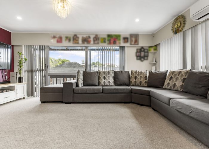 at 2/27 Pakira Avenue, Glendene, Waitakere City, Auckland