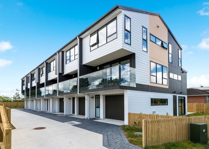  at 36 Longburn Road, Henderson, Waitakere City, Auckland