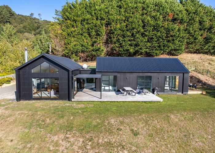 For sale 201b Katherine Mansfield Drive, Whitemans Valley, Upper Hutt