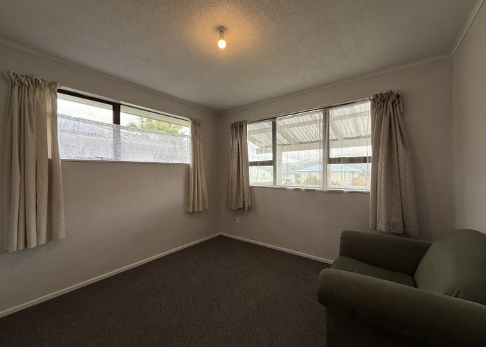  at 10 Somerset Place, Cannons Creek, Porirua, Wellington