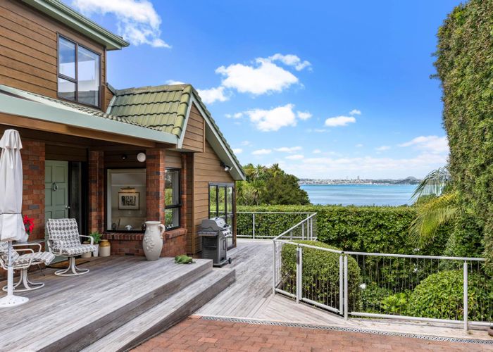  at 2/14 Pine Ridge Terrace, Hauraki, Auckland