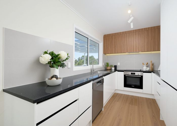  at 34 Cyclarama Crescent, Massey, Waitakere City, Auckland