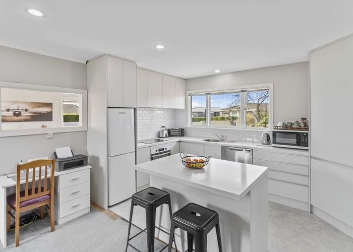 at 1/142 Racecourse Road, Sockburn, Christchurch