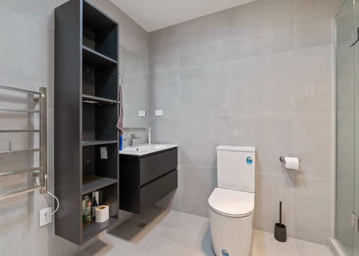  at 14/1B Egremont Street, Belmont, Auckland
