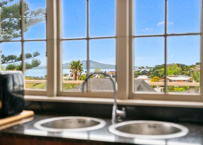  at 7 Aberdeen Road, Castor Bay, North Shore City, Auckland