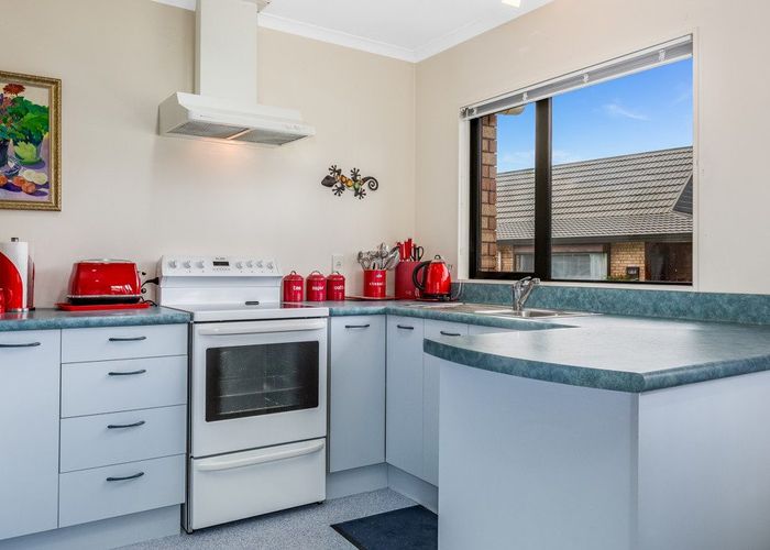  at 2/42 Main Road, Tawa, Wellington