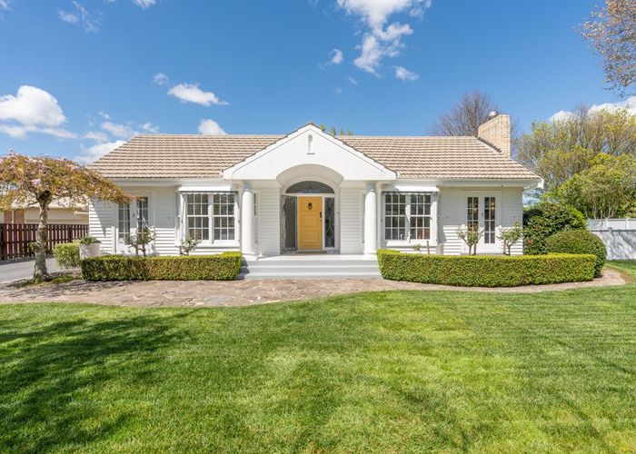  at 10 Woodstock Road, Fairfield, Hamilton