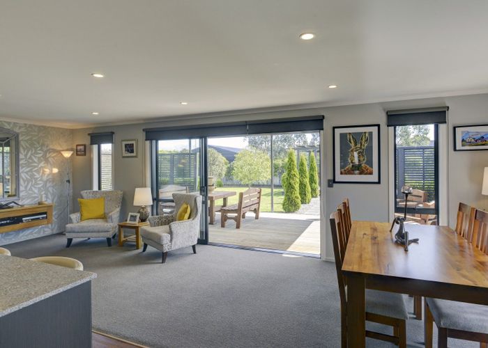  at 7 Routhan Way, Carterton, Carterton