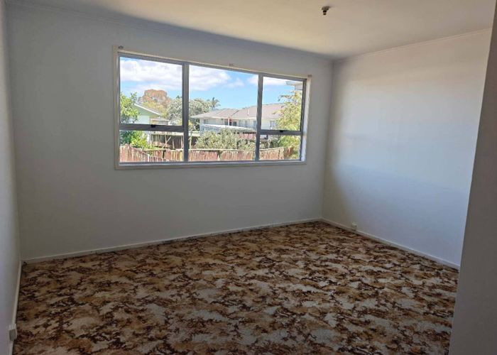  at 8 Newham Place, Henderson, Waitakere City, Auckland