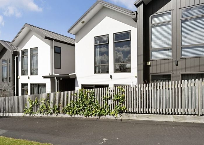  at 2/25 Thackeray Street, Hamilton Lake, Hamilton