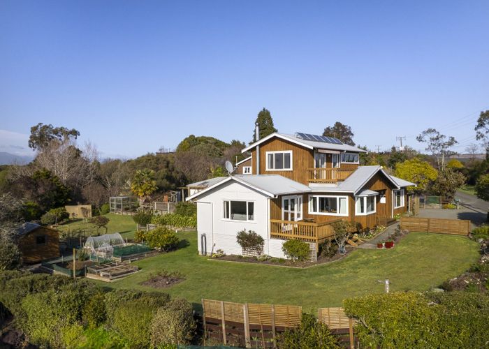 at 50 Hoddy Road, Redwood Valley