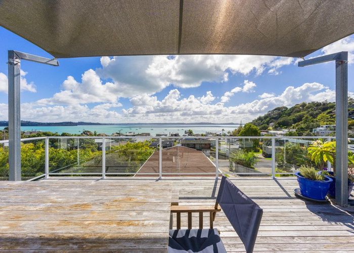 at 1/49 De Luen Avenue, Tindalls Beach, Rodney, Auckland