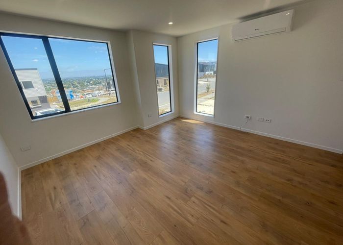  at 18A Crestview Rise, Papakura, Papakura