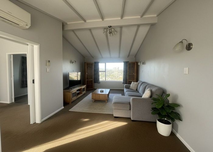  at 30 Akaroa Drive, Maupuia, Wellington, Wellington
