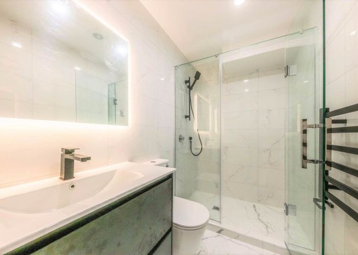  at 31B Waddell Avenue, Point England, Auckland