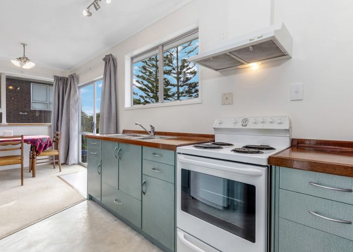  at 102 Glendale Road, Glen Eden, Waitakere City, Auckland