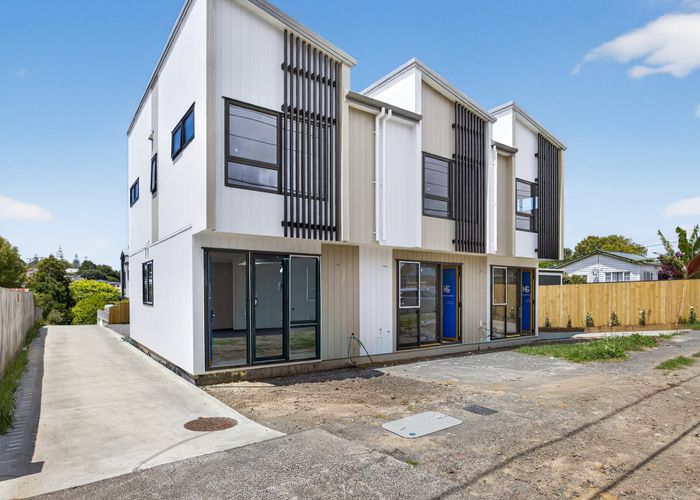  at 18 Woodglen Road, Glen Eden, Waitakere City, Auckland