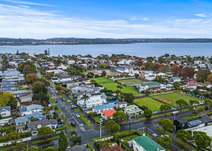  at 36 Te Ra Road, Point Chevalier, Auckland