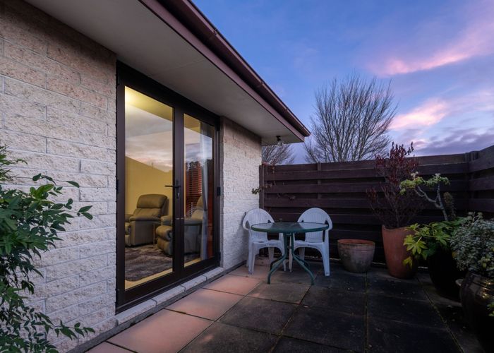  at 22 Broadfell Avenue, Avonhead, Christchurch City, Canterbury