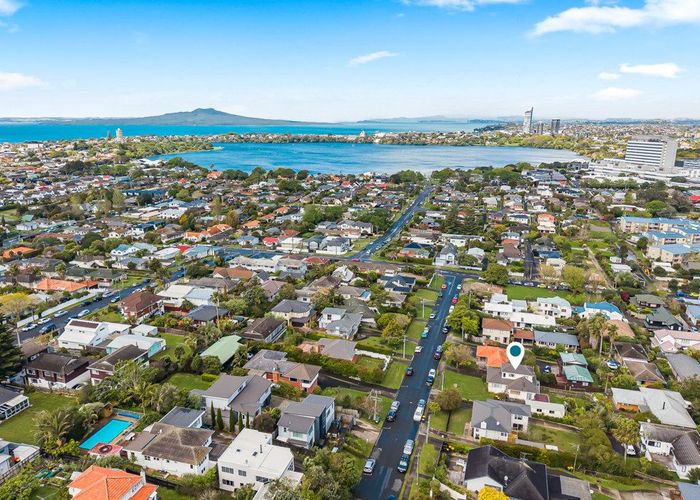  at 14 Belmont Terrace, Milford, North Shore City, Auckland