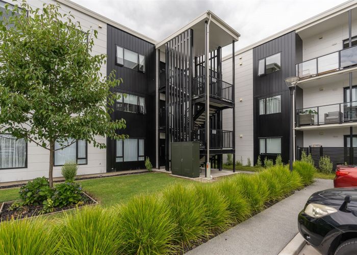  at 107/17 Vialou Street, Hamilton Central, Hamilton