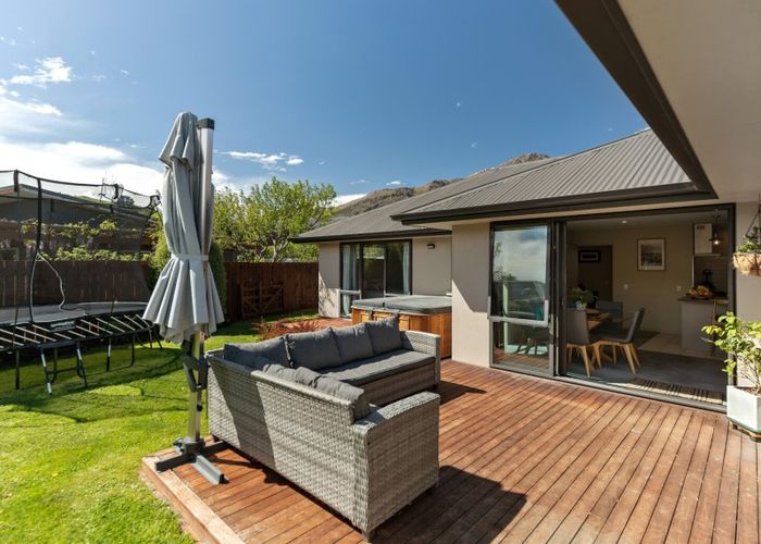  at 8 Ada Place, Lake Hayes, Lake Hayes