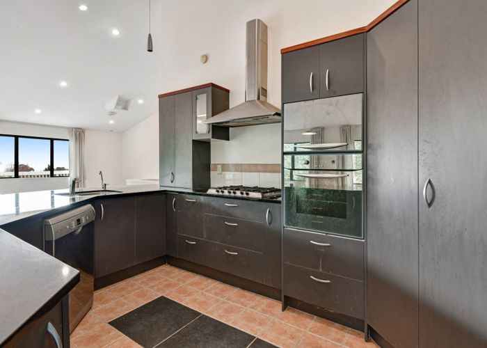  at 2/433A East Coast Road, Mairangi Bay, North Shore City, Auckland