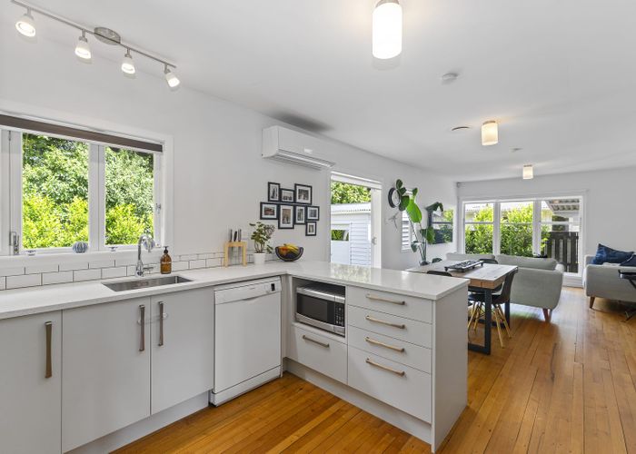  at 2/92 Kervil Avenue, Te Atatu Peninsula, Auckland