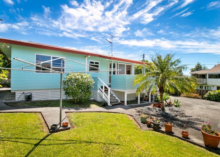  at 1/208 Royal Road, Royal Heights, Waitakere City, Auckland