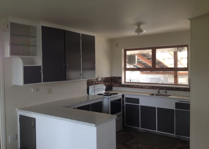  at 12 Oakfield Crescent, Pukete, Hamilton