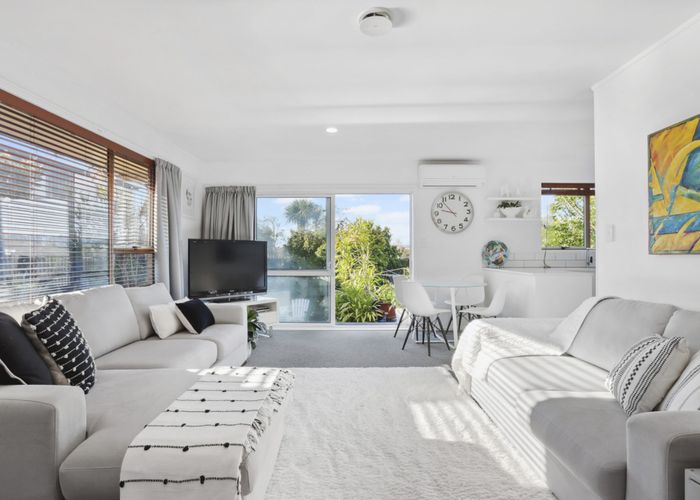  at 2/102 Seymour Road, Sunnyvale, Waitakere City, Auckland
