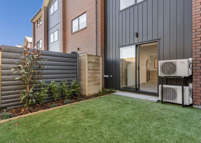  at 11/10 Yeovil Road, Te Atatu Peninsula, Waitakere City, Auckland
