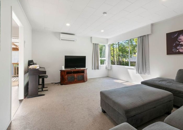 at 27 Contessa Drive, Glenfield, Auckland