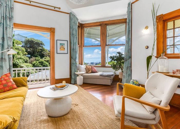  at 25 Garden Road, Northland, Wellington