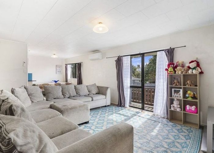  at 6  Katrina Place, Massey, Waitakere City, Auckland