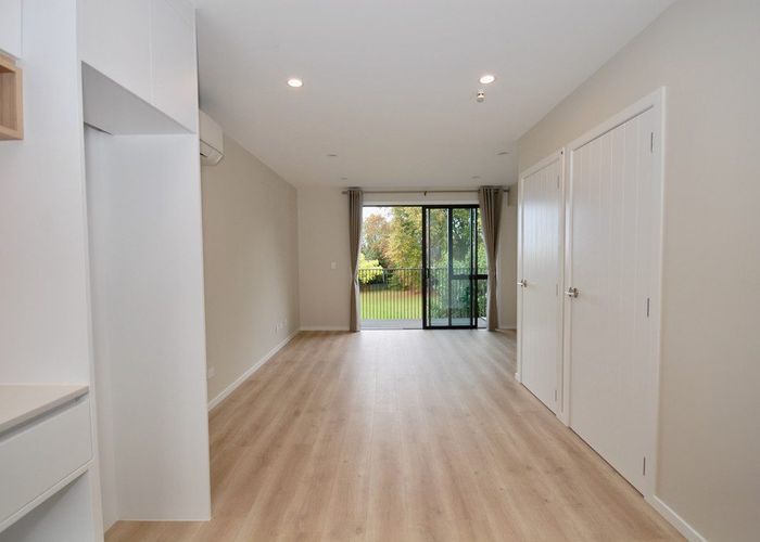  at 41e Camelot Place, Glenfield, North Shore City, Auckland
