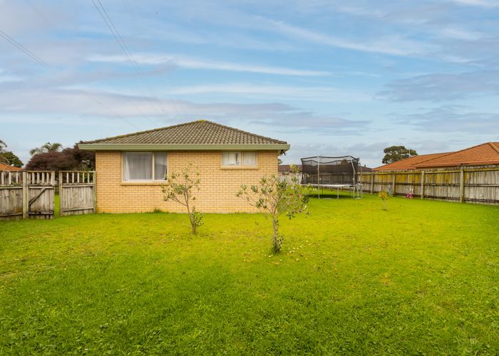  at 21 Morewa Place, Takanini