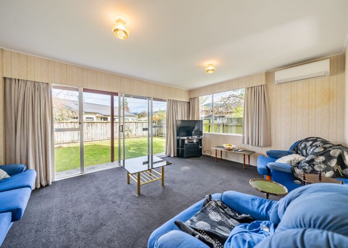  at 8H Montgomery Crescent, Maoribank, Upper Hutt