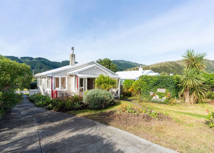 Free property data for 9 Haumia Street, Paekakariki homes.co.nz