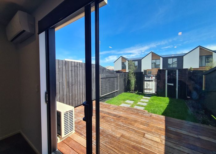  at 2/27 New Brighton Road, Shirley, Christchurch City, Canterbury