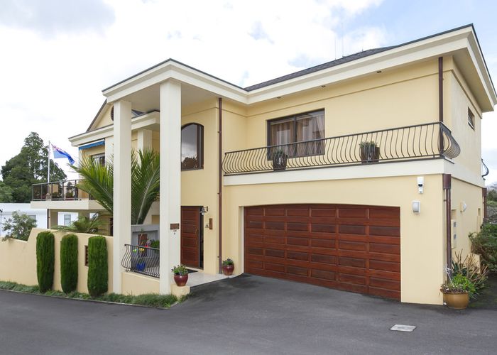  at 136 Lake Crescent, Hamilton Lake, Hamilton