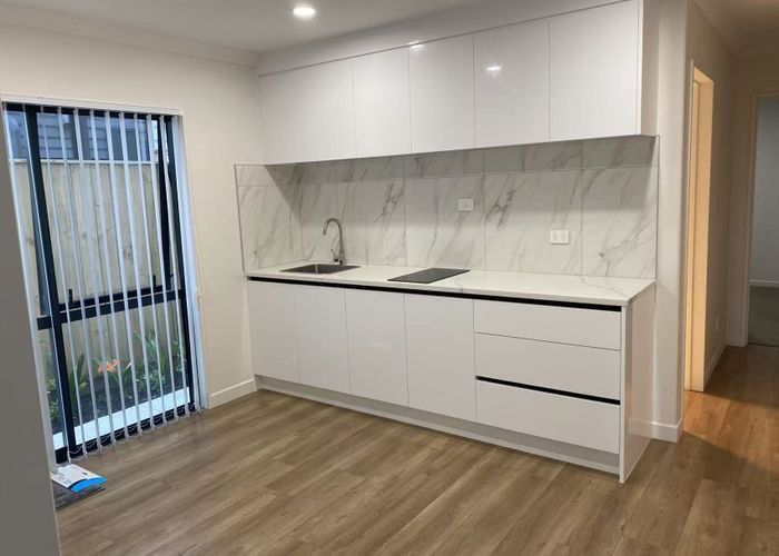  at granny flat/37 Elevation Street, Flat Bush, Manukau City, Auckland