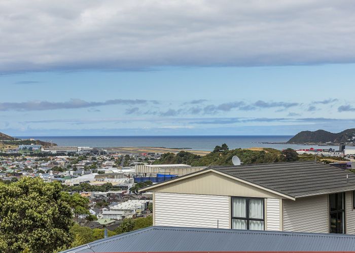  at 21 Akaroa Drive, Maupuia, Wellington